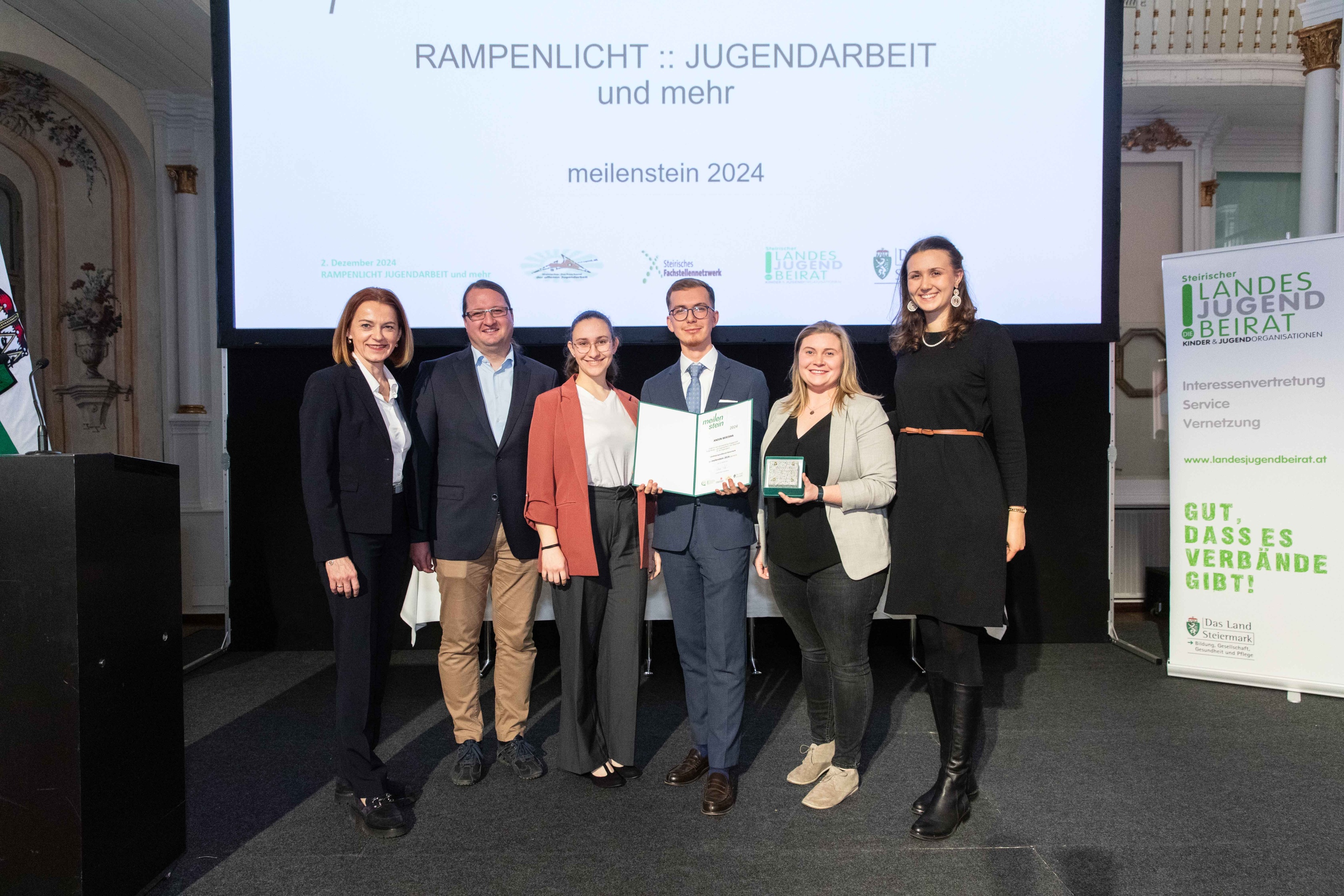Landesrätin Schmiedtbauer und Vorstand des Landesjugendbeirats